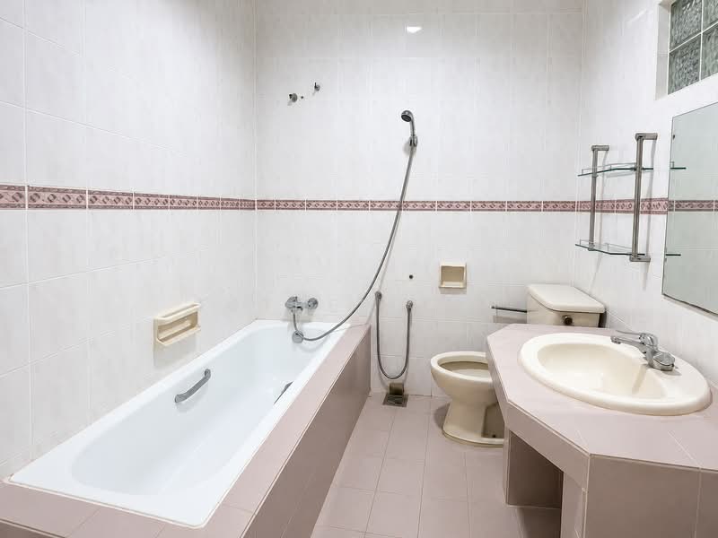 Rumah Teres 2-Tingkat untuk Disewa di SS18 (Subang Jaya) - Esther Tan - Bathroom - PropertyGuru.com.my