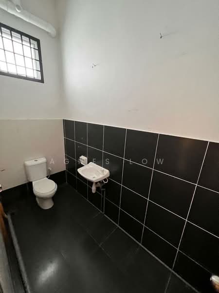 Shop for Rent in Taman Kota Masai (Pasir Gudang) - Agnes Low - Bathroom - PropertyGuru.com.my