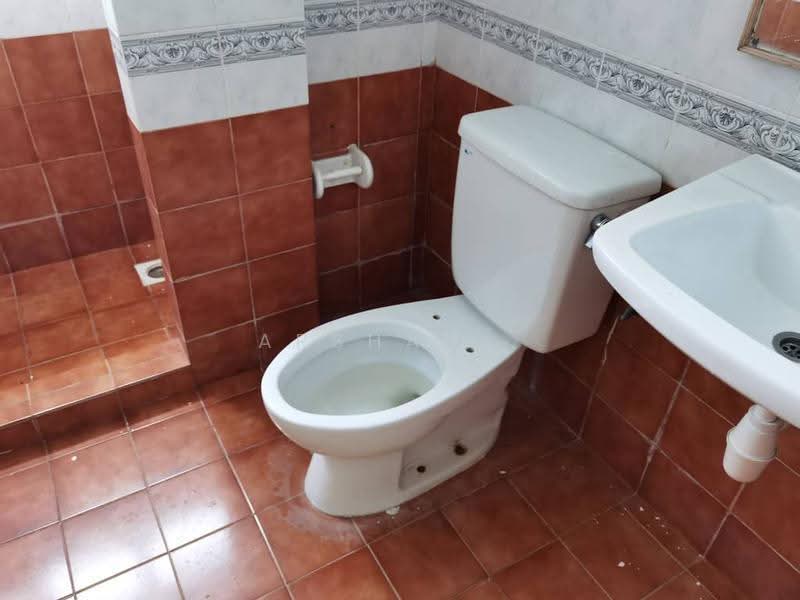 Apartment for Sale at Aster Court - Arshad . - Bathroom - PropertyGuru.com.my