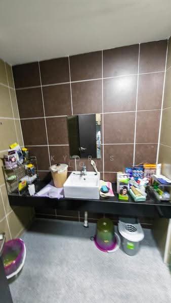 Service Residence for Sale at D'Inspire Residence (Inspira Bestari) - Kyoris Loh - Bathroom - PropertyGuru.com.my