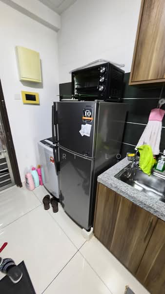Service Residence for Sale at D'Inspire Residence (Inspira Bestari) - Kyoris Loh - Kitchen - PropertyGuru.com.my