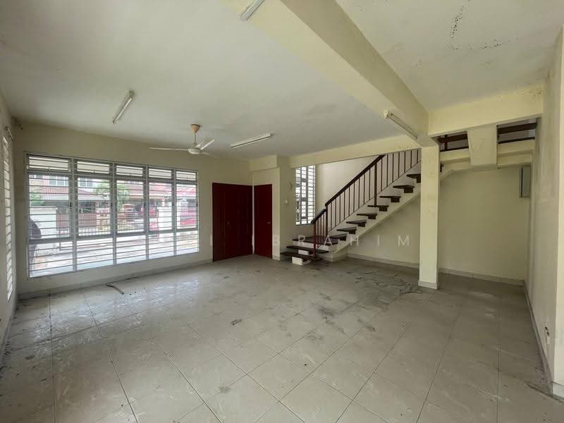 2-storey Terraced House for Sale in Bandar Seri Putra (Bangi) - Azli Ibrahim - Living Room - PropertyGuru.com.my