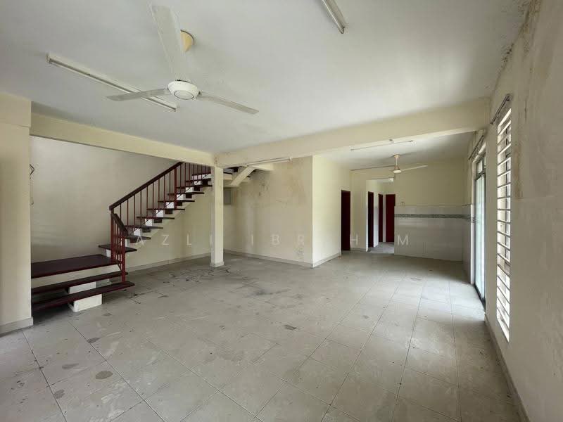 2-storey Terraced House for Sale in Bandar Seri Putra (Bangi) - Azli Ibrahim - Living Room - PropertyGuru.com.my