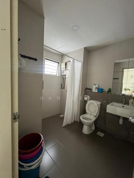 Kediaman Servis untuk Dijual di SetiaWalk - Han Ker - Bathroom - PropertyGuru.com.my