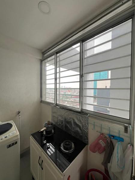 Kediaman Servis untuk Dijual di SetiaWalk - Han Ker - Kitchen - PropertyGuru.com.my