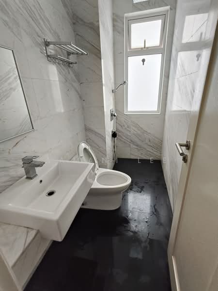 Service Residence for Rent at TriTower Residence @ Johor Bahru Sentral - Aamani Lee - Bathroom - PropertyGuru.com.my