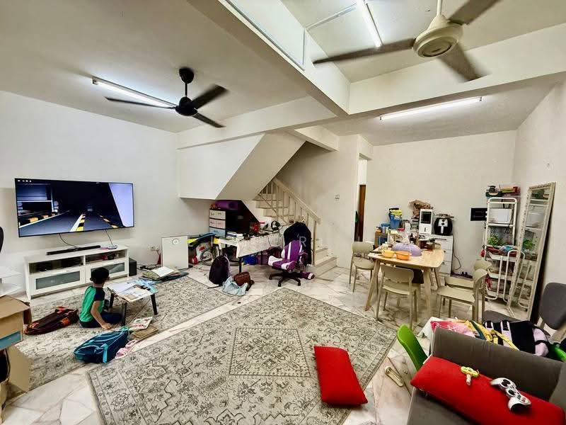 2-storey Terraced House for Sale in Taman Universiti (Bangi) - Azli Ibrahim - Living Room - PropertyGuru.com.my