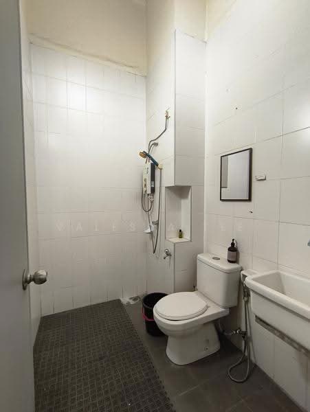Rumah Teres 2-Tingkat untuk Disewa di Shah Alam (Selangor) - Valesca Tee - Bathroom - PropertyGuru.com.my