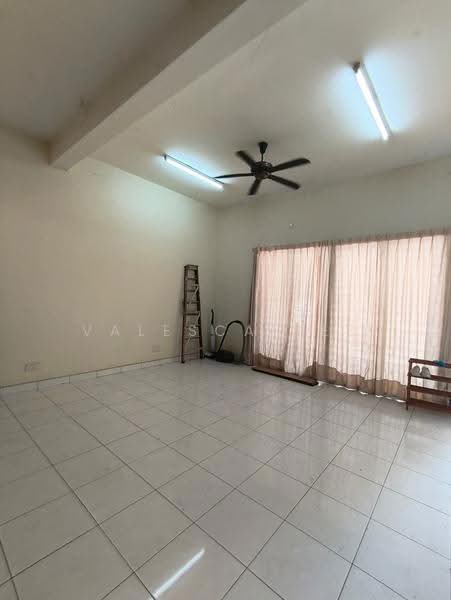 Rumah Teres 2-Tingkat untuk Disewa di Shah Alam (Selangor) - Valesca Tee - Living Room - PropertyGuru.com.my