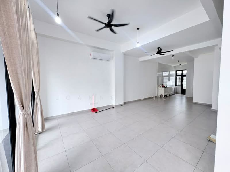 Rumah Teres 2-Tingkat untuk Disewa di Taman Mount Austin (Tebrau) - JOANNE YONG - Living Room - PropertyGuru.com.my