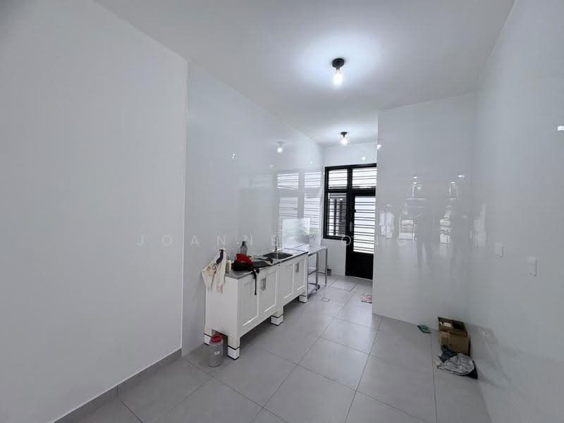 Rumah Teres 2-Tingkat untuk Disewa di Taman Mount Austin (Tebrau) - JOANNE YONG - Kitchen - PropertyGuru.com.my
