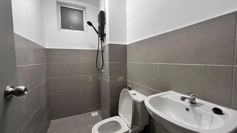 Service Residence for Rent at Taman Lestari Perdana - Siew . - Bathroom - PropertyGuru.com.my