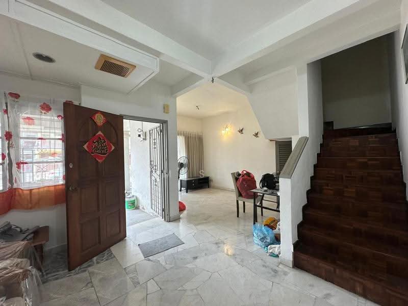 Rumah Teres untuk Dijual di Usj 12 (Subang Jaya) - K.M Seow - Entrance - PropertyGuru.com.my