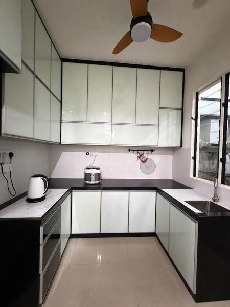 Kondominium untuk Dijual di Fairway Suites - Sean Lau - Kitchen - PropertyGuru.com.my