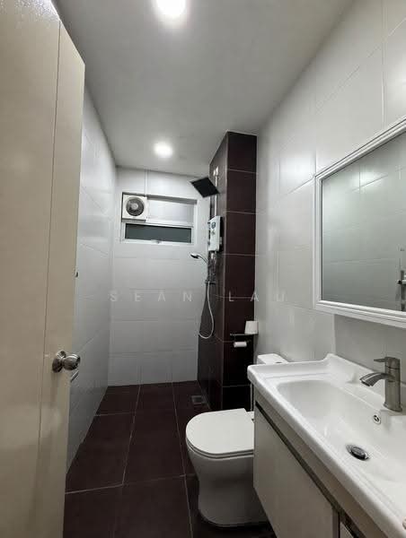 Kondominium untuk Dijual di Fairway Suites - Sean Lau - Bathroom - PropertyGuru.com.my