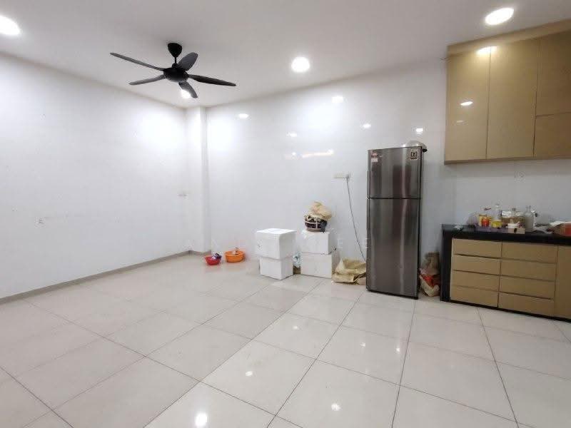 Semi-Detached House for Sale in Canary Garden (Klang) - Andy Tee - Kitchen - PropertyGuru.com.my