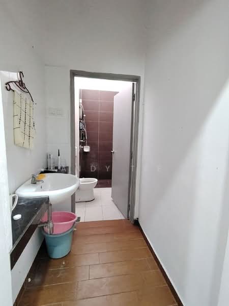 Semi-Detached House for Sale in Canary Garden (Klang) - Andy Tee - Bathroom - PropertyGuru.com.my