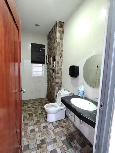 Semi-Detached House for Sale in Canary Garden (Klang) - Andy Tee - Bathroom - PropertyGuru.com.my