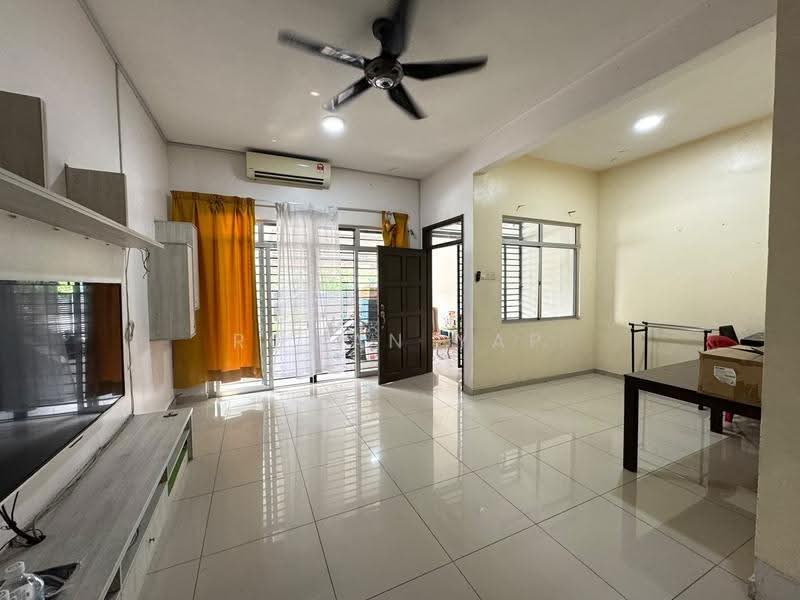 Rumah Teres 2-Tingkat untuk Dijual di Kota Emerald (Rawang) - Roman Yap - Living Room - PropertyGuru.com.my