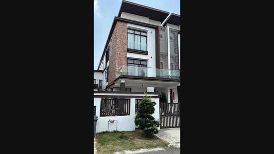Cluster House for Sale in Bandar Cemerlang (Ulu Tiram) - Fu Heng Chong - PropertyGuru.com.my