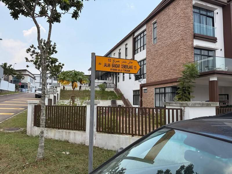 Cluster House for Sale in Bandar Cemerlang (Ulu Tiram) - Fu Heng Chong - Exterior - PropertyGuru.com.my
