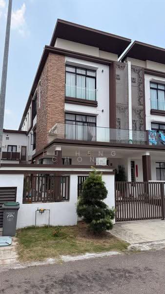 Cluster House for Sale in Bandar Cemerlang (Ulu Tiram) - Fu Heng Chong - Exterior - PropertyGuru.com.my