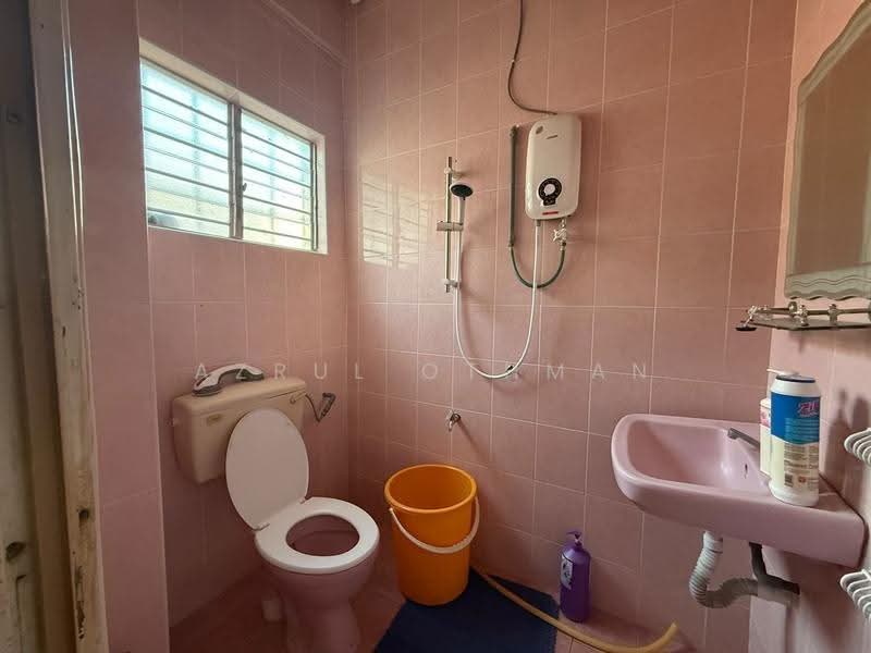 2-storey Terraced House for Sale in Taman Alamanda (Senawang) - Azrul Othman - Bathroom - PropertyGuru.com.my