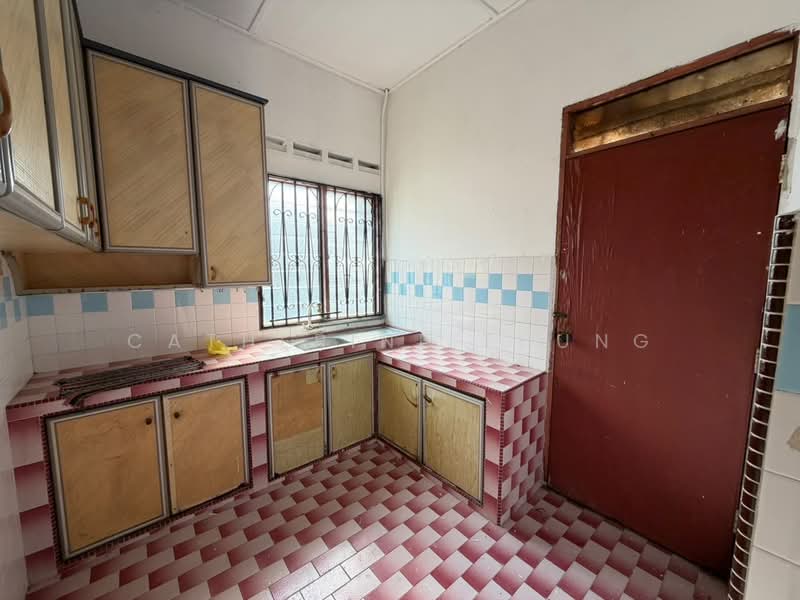 1-storey Terraced House for Sale in Taman Universiti (Skudai) - Catherine Thung - Kitchen - PropertyGuru.com.my