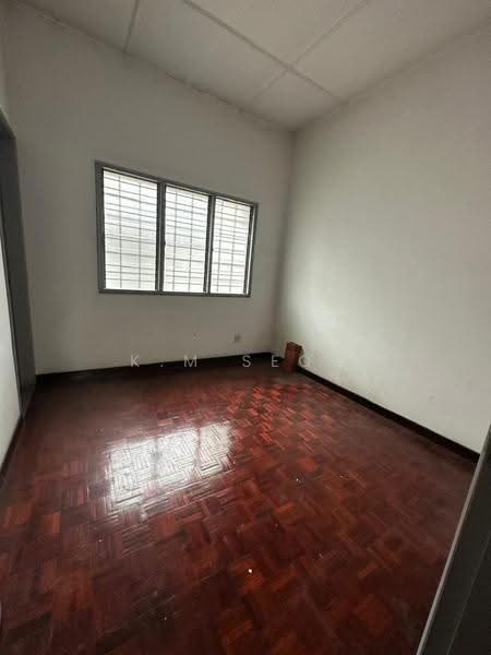 Rumah Teres untuk Dijual di Usj 12 (Subang Jaya) - K.M Seow - Bedroom 4 - PropertyGuru.com.my