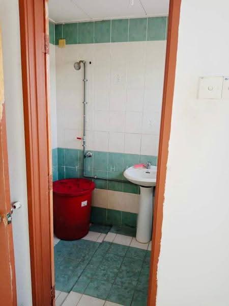2-storey Terraced House for Sale in U12, Taman Cahaya Alam (Shah Alam) - Siti Hajar - Bathroom - PropertyGuru.com.my