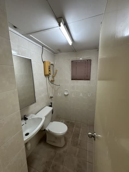 Condominium for Sale at D'aman Crimson - Ivan Lau - Bathroom - PropertyGuru.com.my