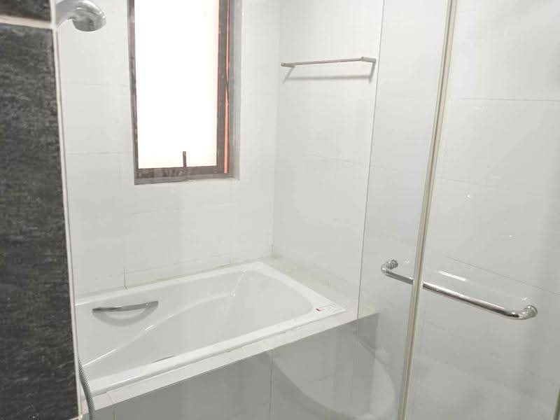 Pangsapuri untuk Disewa di Ponderosa Lakeside Apartment - Janice Yong - Bathroom - PropertyGuru.com.my