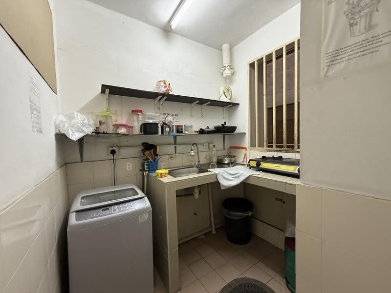 Kondominium untuk Dijual di Cyberia Smart Homes - Bee Yoke - Kitchen - PropertyGuru.com.my