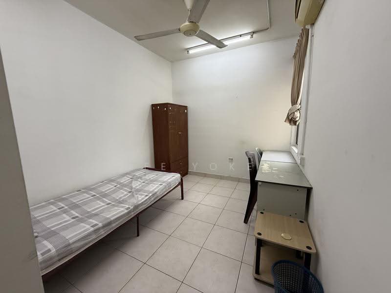 Kondominium untuk Dijual di Cyberia Smart Homes - Bee Yoke - Bedroom - PropertyGuru.com.my