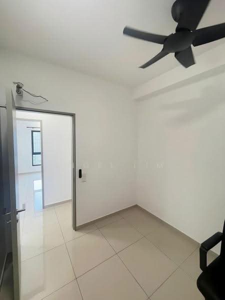 Kediaman Servis untuk Dijual di D'Vervain - Angel Lim - 2nd Bedroom - PropertyGuru.com.my