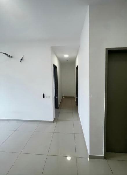 Kediaman Servis untuk Dijual di D'Vervain - Angel Lim - Hallway - PropertyGuru.com.my