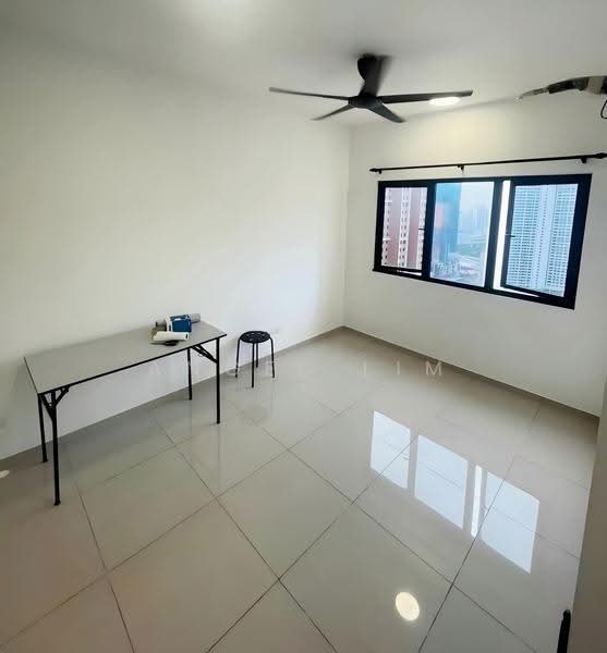 Kediaman Servis untuk Dijual di D'Vervain - Angel Lim - LivingRoom - PropertyGuru.com.my