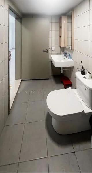 Kediaman Servis untuk Dijual di D'Vervain - Angel Lim - Bathroom - PropertyGuru.com.my