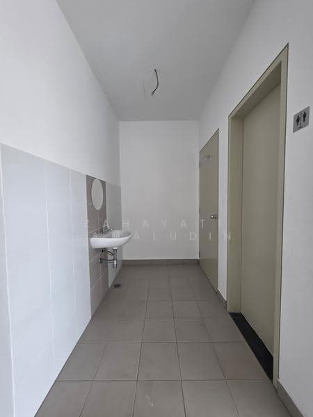 Shop / Office untuk Disewa di Seksyen U16 (Shah Alam) - Zahayati Jamaludin - Corridor - PropertyGuru.com.my