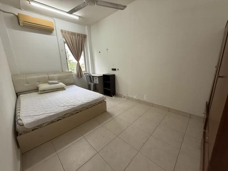 Kondominium untuk Dijual di Cyberia Smart Homes - Bee Yoke - Bedroom - PropertyGuru.com.my