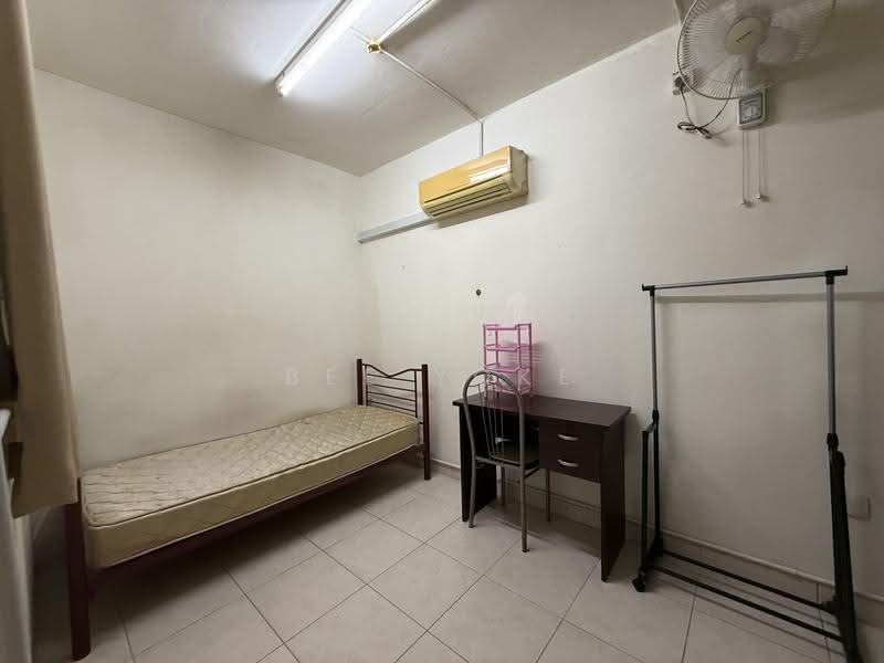 Kondominium untuk Dijual di Cyberia Smart Homes - Bee Yoke - Bedroom - PropertyGuru.com.my
