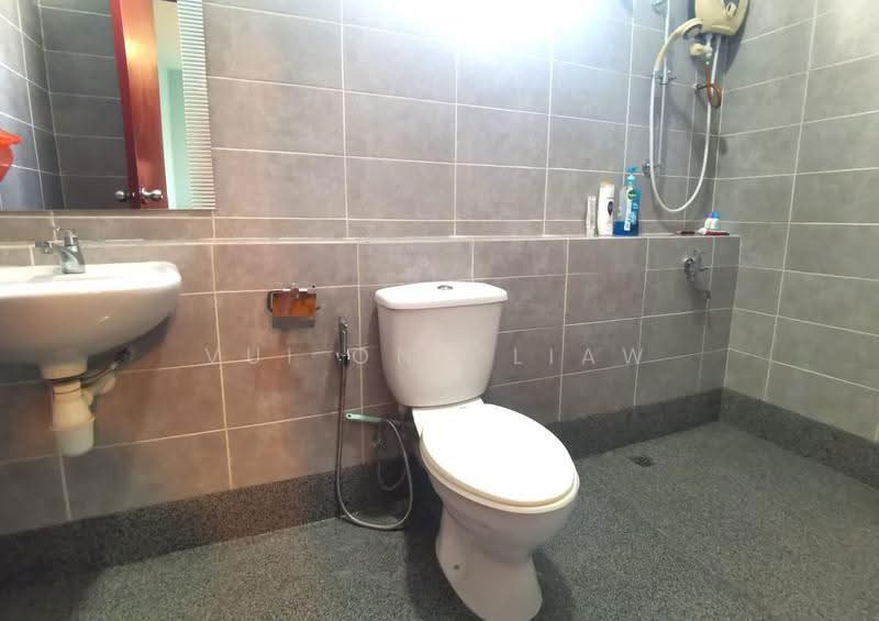 Kondominium untuk Disewa di Alam Damai - Vui Onn Liaw - Bathroom - PropertyGuru.com.my