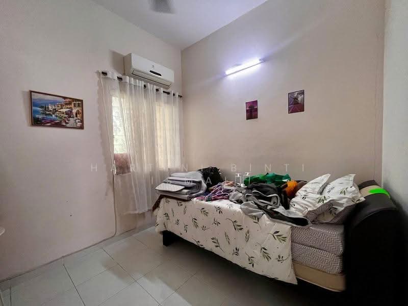 Terraced House for Sale in Shah Alam (Selangor) - Hartini Binti Ismail - Bedroom - PropertyGuru.com.my