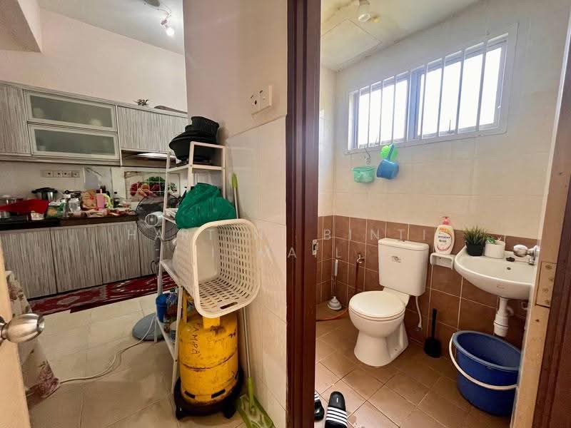 Terraced House for Sale in Shah Alam (Selangor) - Hartini Binti Ismail - Kitchen - PropertyGuru.com.my