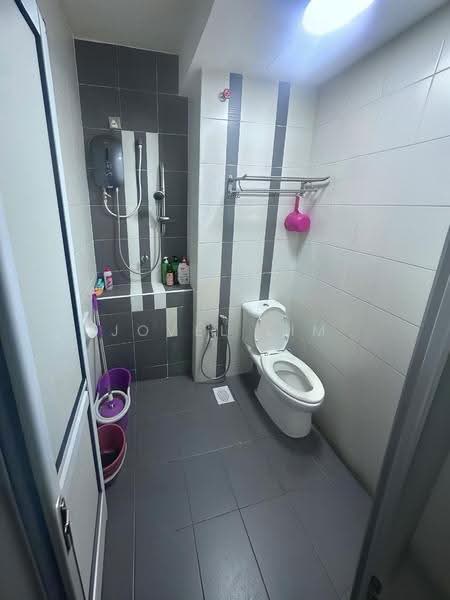 Service Residence for Sale at D'Ambience Residences (Pangsapuri Ikatan Flora) - Jovel Lim - Bathroom - PropertyGuru.com.my