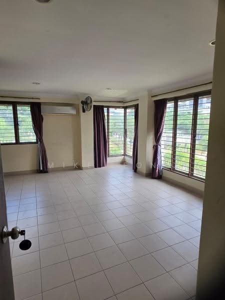 Rumah Teres 2.5-Tingkat untuk Dijual di Puchong (Selangor) - Mike Leong - Living Room - PropertyGuru.com.my