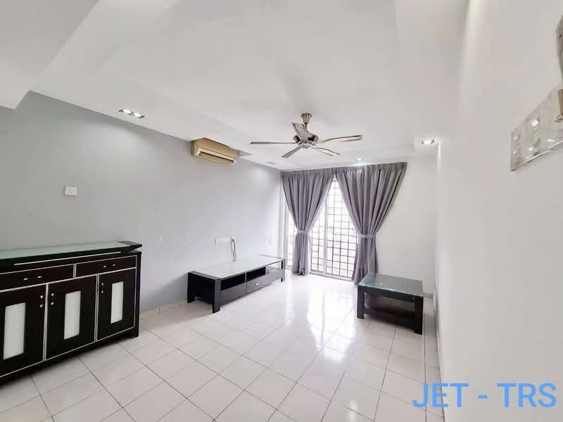 Kondominium untuk Dijual di Pelangi Heights 2 - Joanne Lim - Living Room - PropertyGuru.com.my