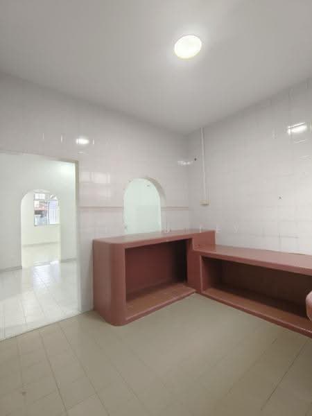 2-storey Terraced House for Sale in Taman Kluang Barat (Kluang) - Marcus Tey - Kitchen - PropertyGuru.com.my