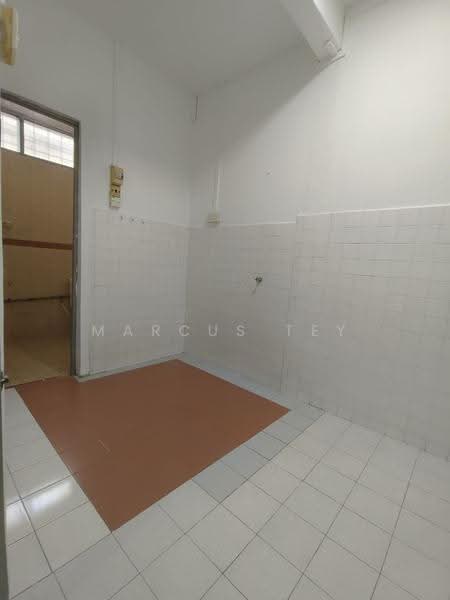 2-storey Terraced House for Sale in Taman Kluang Barat (Kluang) - Marcus Tey - Kitchen - PropertyGuru.com.my