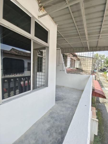 2-storey Terraced House for Sale in Taman Kluang Barat (Kluang) - Marcus Tey - Balcony - PropertyGuru.com.my